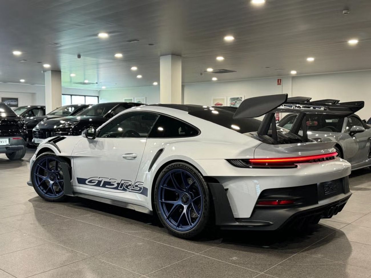 Porsche 911 GT3 RS 4.0L (520 HP) Coupe // WEISSACH PACKAGE/ PCCB / LIFT / BOSE 