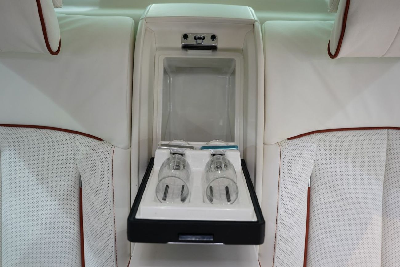 Rolls Royce Phantom Standard 2022 Rolls-Royce Phantom, Two-Tone, Illuminated Spirit of Ecstasy, Rear Screens, Dealer Warranty!!