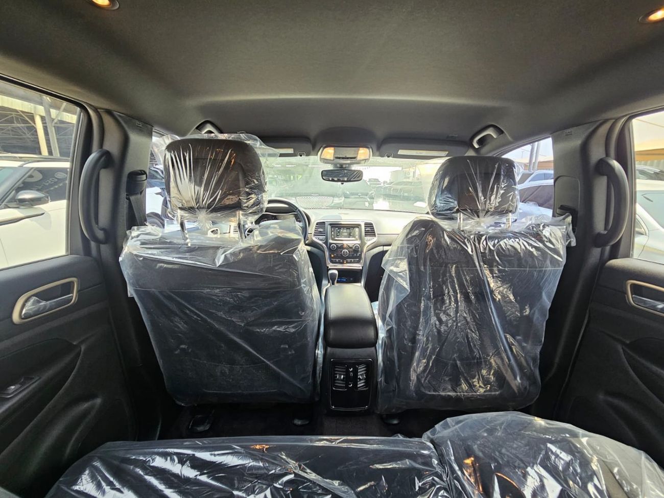 جيب جراند شيروكي Laredo 3.6L