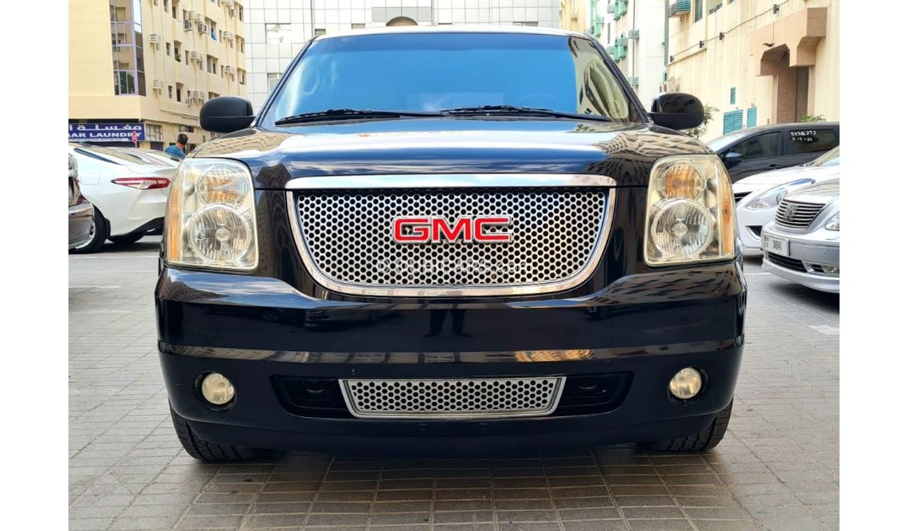 GMC Yukon GMC YUKON DENALI  2012 GCC  .  FULL OPTION.  SERVICE HISTORY  . ACCIDENT FREE  .. ORIGINAL PAINT  .