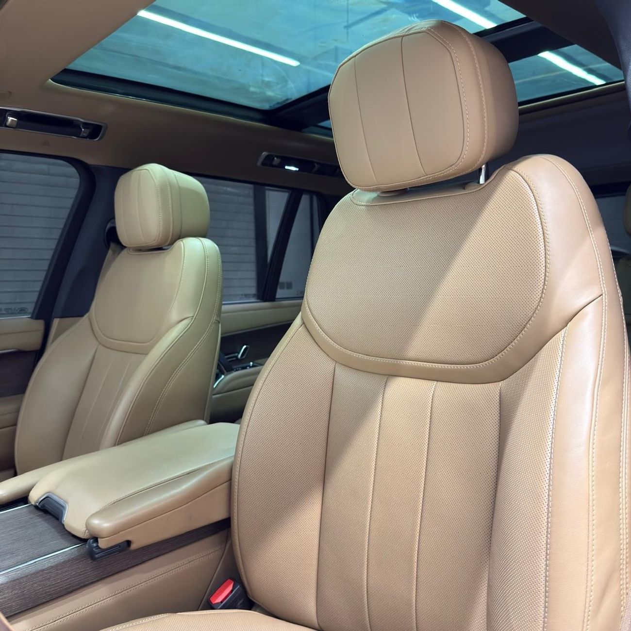 Land Rover Range Rover HSE P400 GCC warranty and service contract until 2030