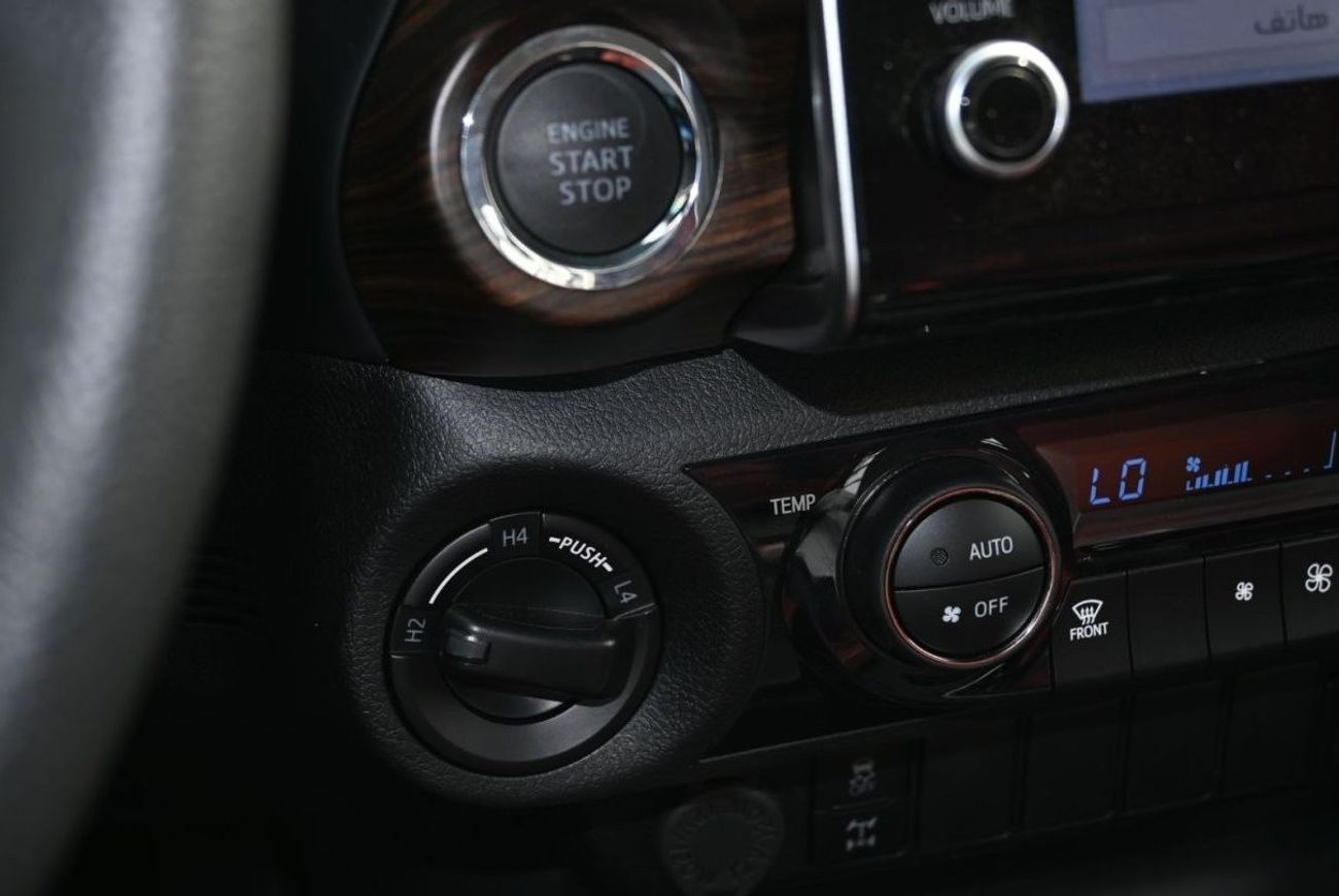 Toyota Hilux Toyota Hilux SR5 4.0L V6, Petrol, 4WD, Pickup, Model 2024, Color Black