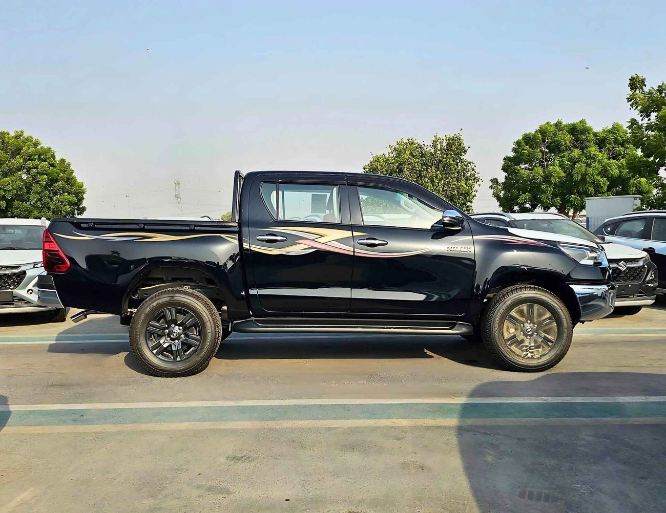 Toyota Hilux SR5 WIDE BODY/ CHROME BUMPERS/ DOUBLE CABIN/ FULL OPTION /PETROL AT 2.7L V4 4WD/CODE#HPAAWY