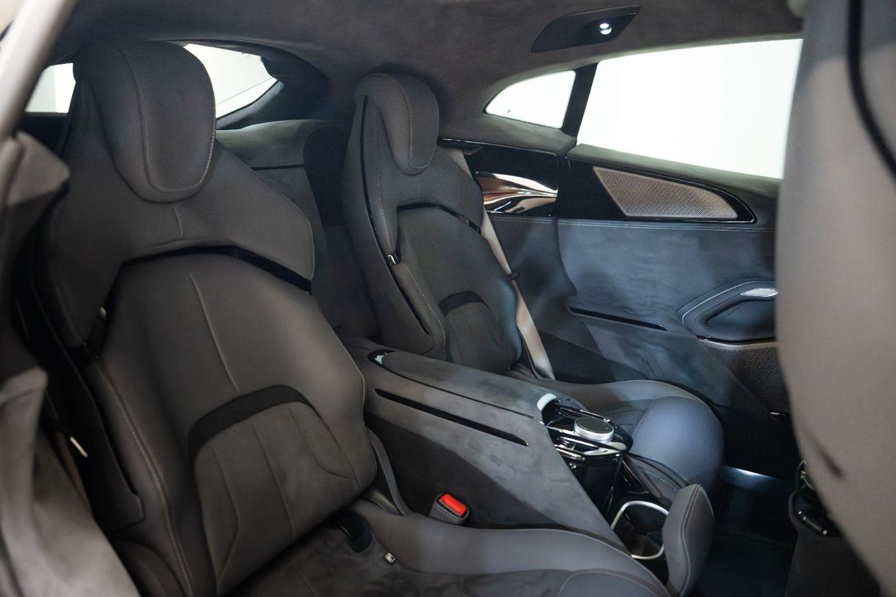 فيراري بوروسانجوي - 2025 | BRAND NEW | 7 YRS SERVICE CONTRACT | 0 KM | EUROPEAN SPECS | V12 LUXURY SUV