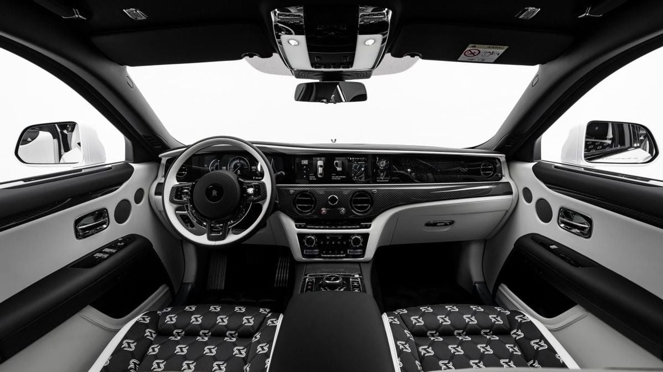 رولز رويس جوست Black Badge - 2026 - GCC - Under Warranty and Service Contract