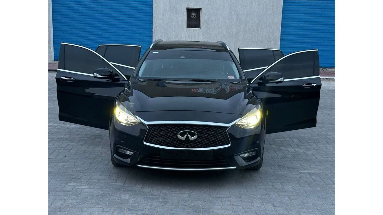 Infiniti Q30 Premium