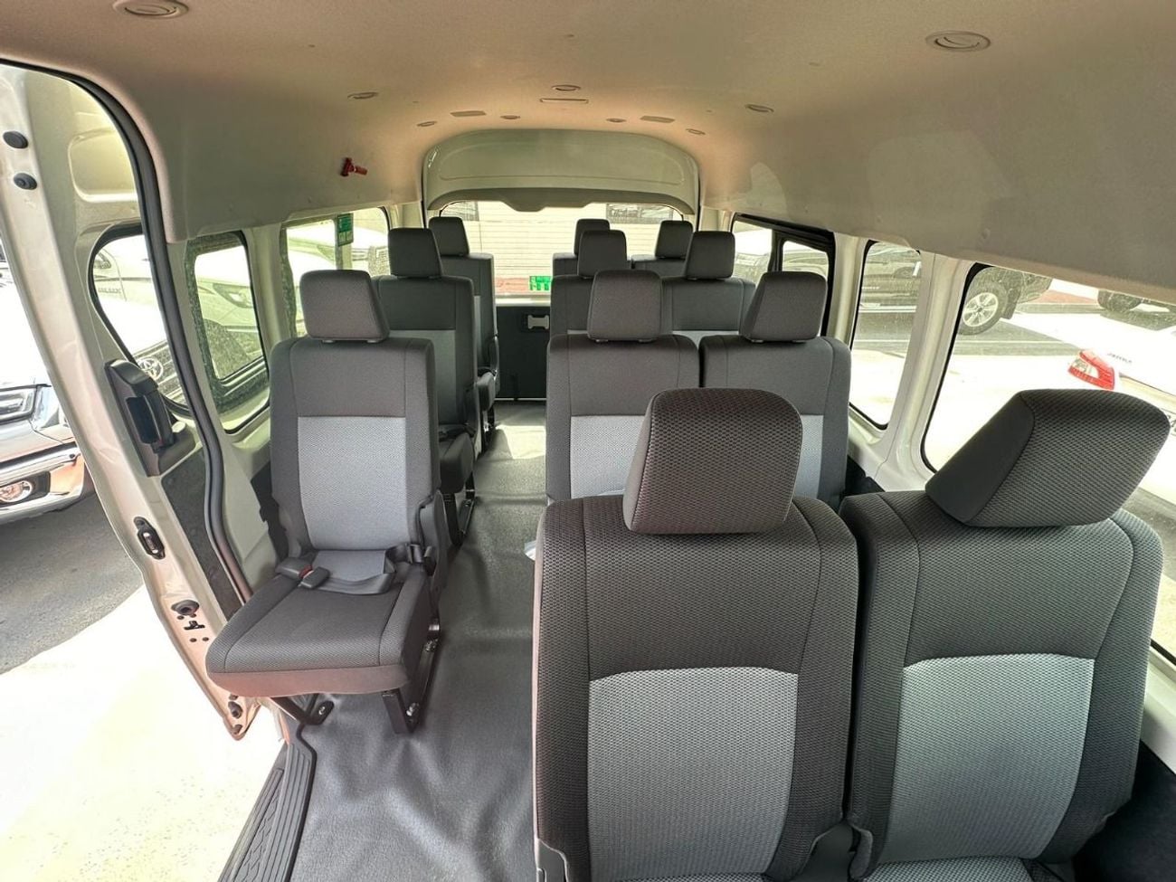 Toyota Hiace TOYOTA HIACE 3.5 L PETROL  AUTOMATIC ,13SEATS,HIGH/ROOF 2025