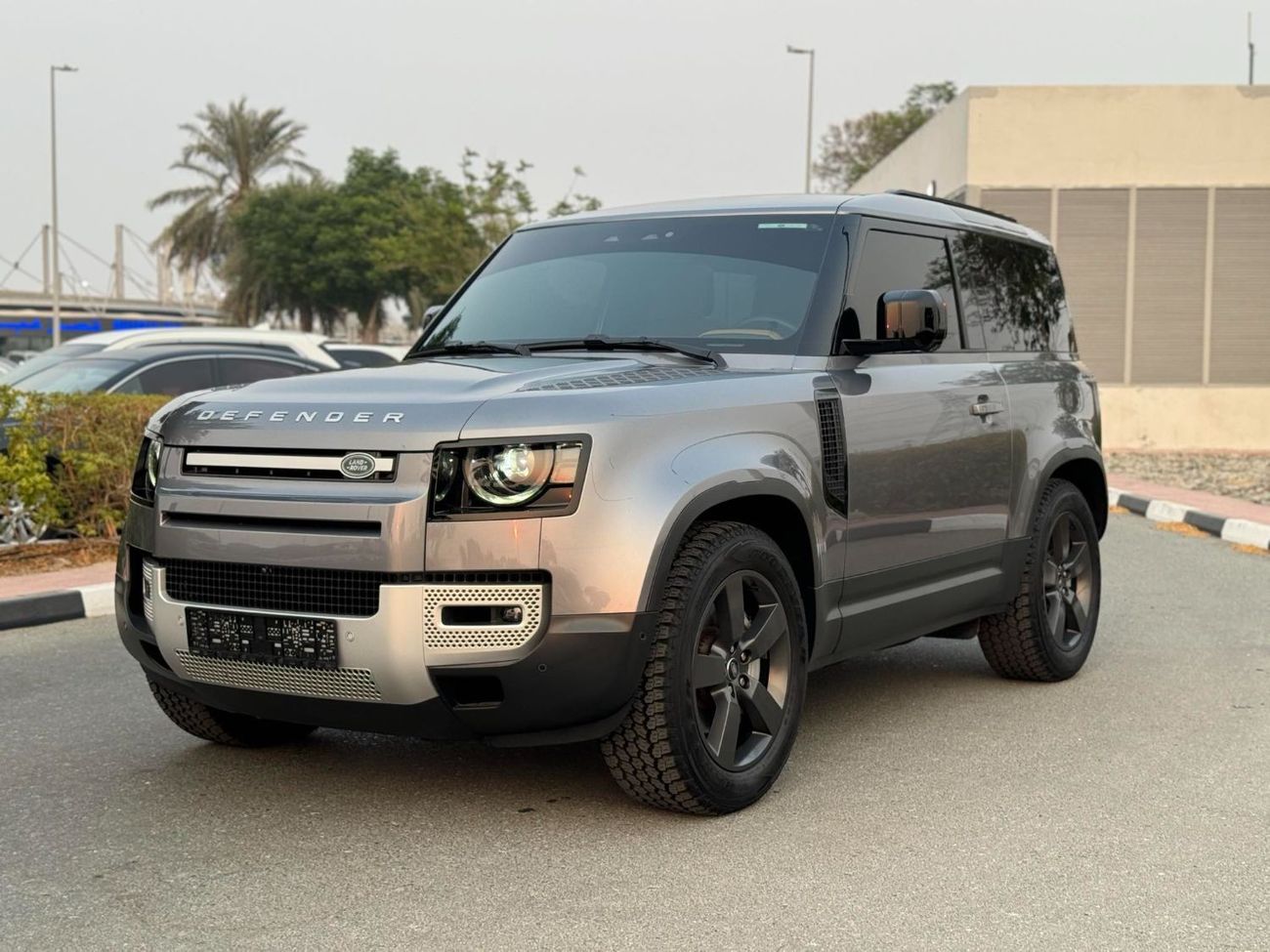 Land Rover Defender GCC SPEC UNDER WARRANTY AND SERVICE CONTRACT