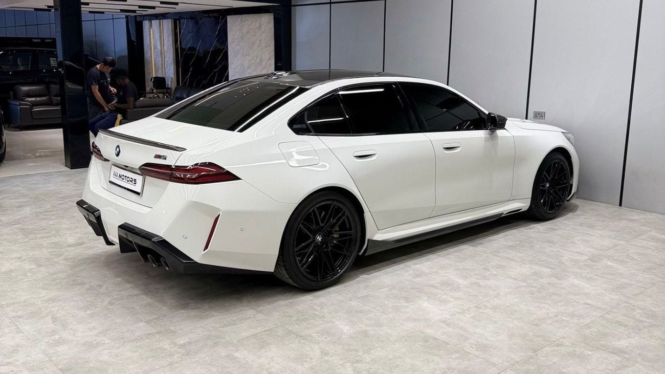 BMW M5 G90 - GCC Specs with dealer warranty and service