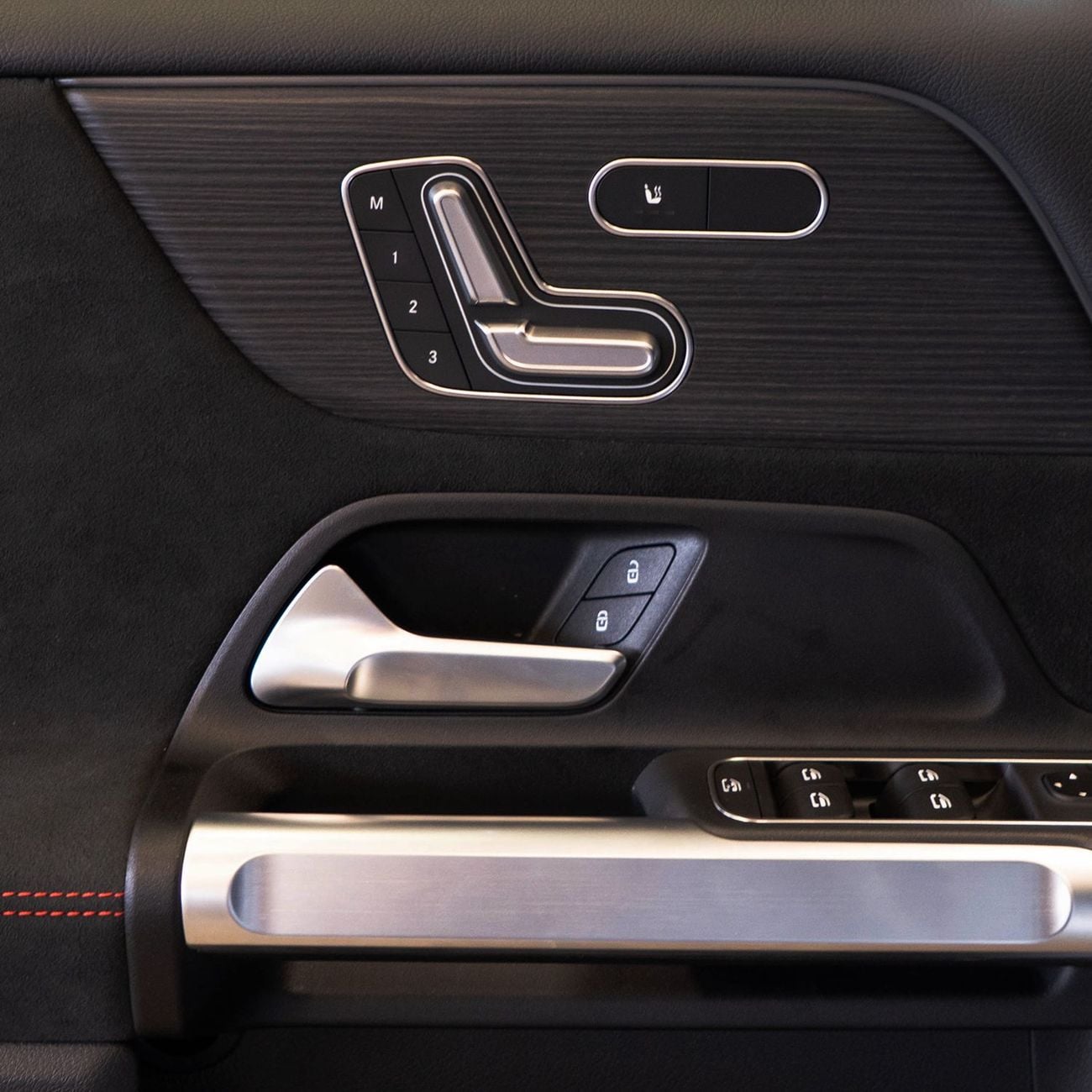 مرسيدس بنز GLB 200 AED 3,736 pm • 0% Downpayment • Mercedes-Benz GLB 200  • Agency Warranty