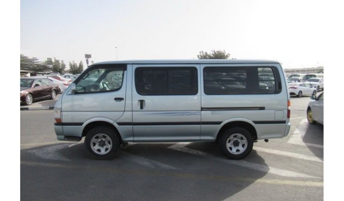 تويوتا هاياس Toyota Hiace Van Right Hand Drive (Stock PM 826)