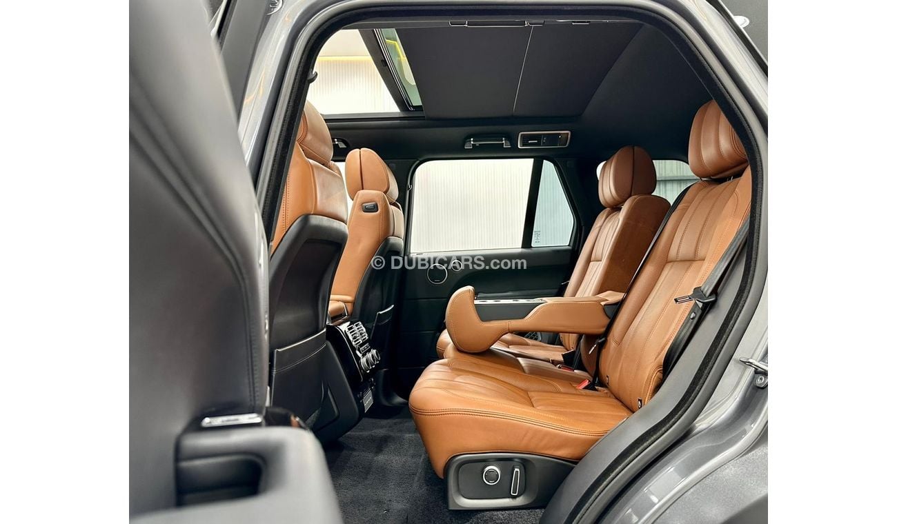 Land Rover Range Rover 2017 Range Rover Vogue SE Supercharged V8, Warranty, Full Range Rover Service History, GCC