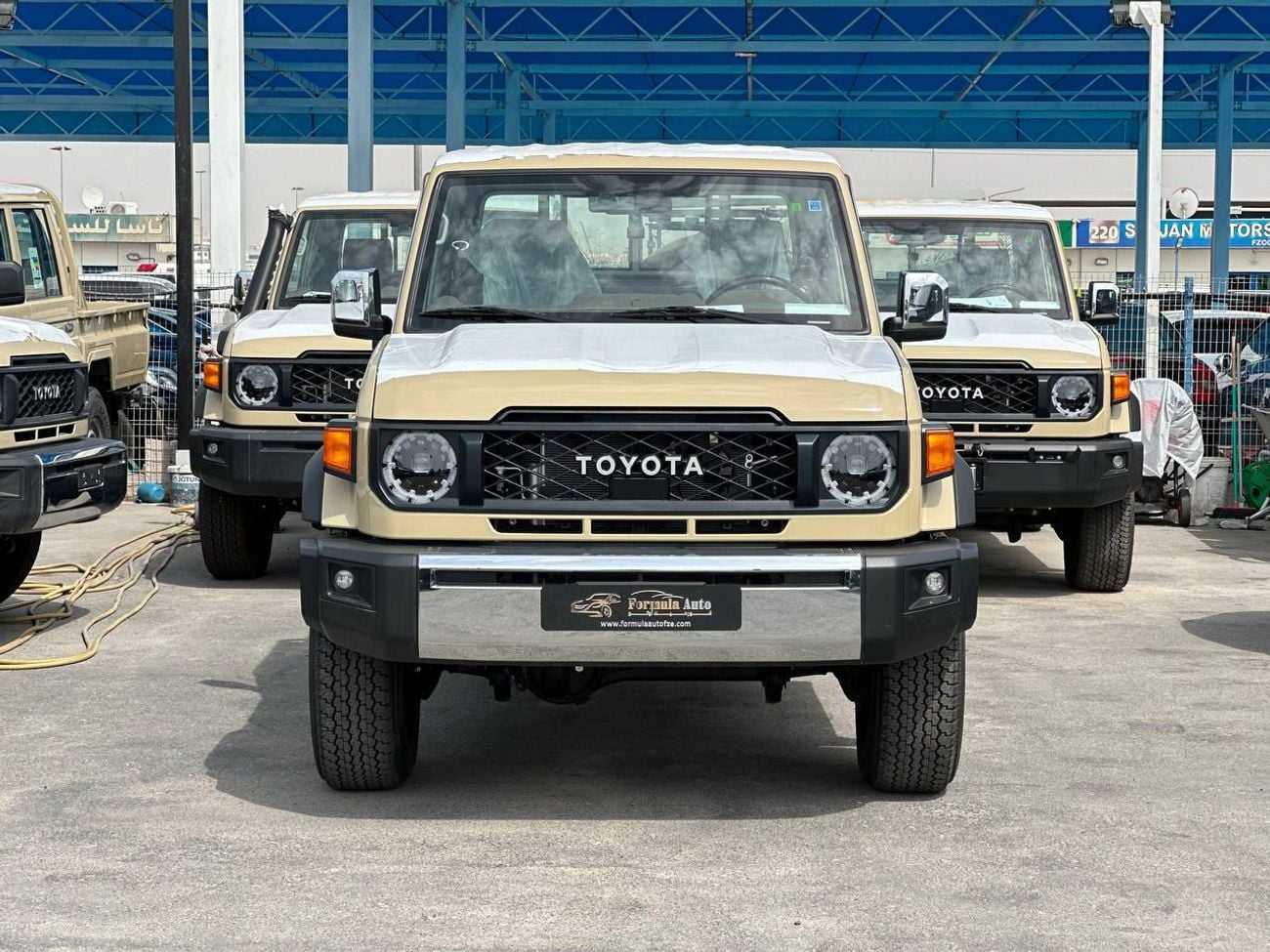 تويوتا لاند كروزر بيك آب LC79، محرك 2.8 لتر ديزل، ناقل حركة يدوي // 2026 // فئة عالية مع رادار، قفل تفاضلي، مشغل DVD وكاميرا 