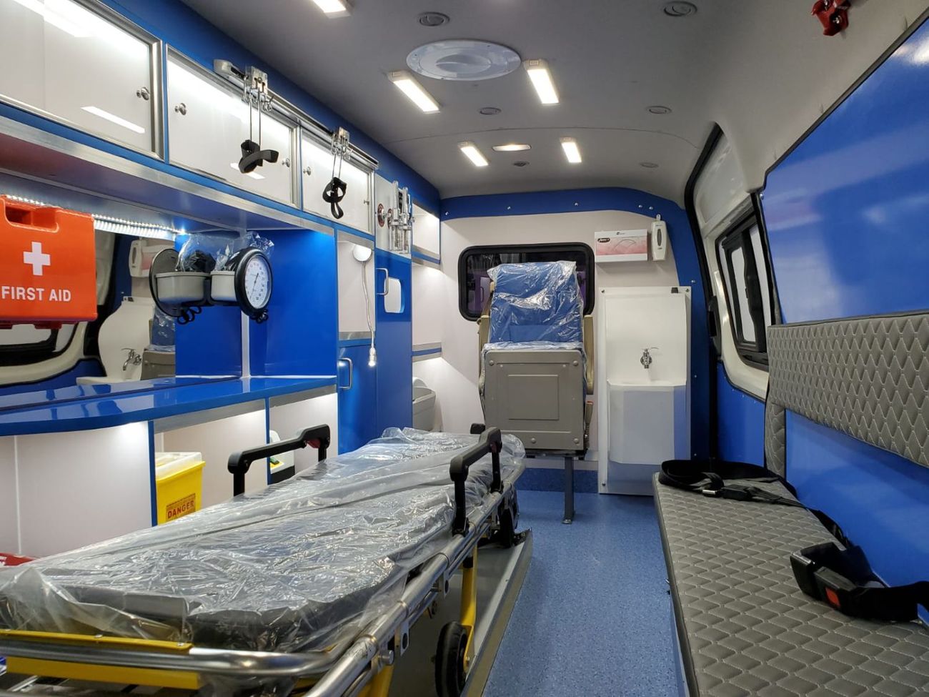 تويوتا هاياس 2025 Toyota Hiace 3.5 Petrol MT High Roof GCC (Ambulance)