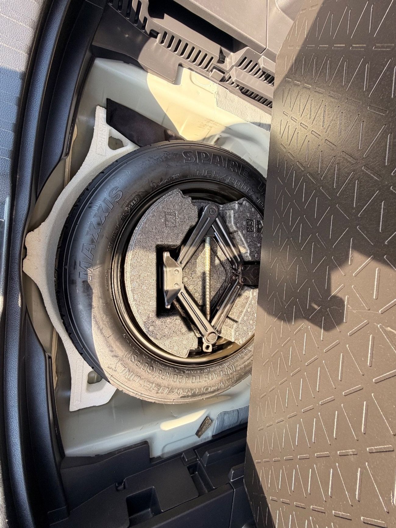 Toyota RAV4 XLE 2.5 L Full option Sunroof, push start