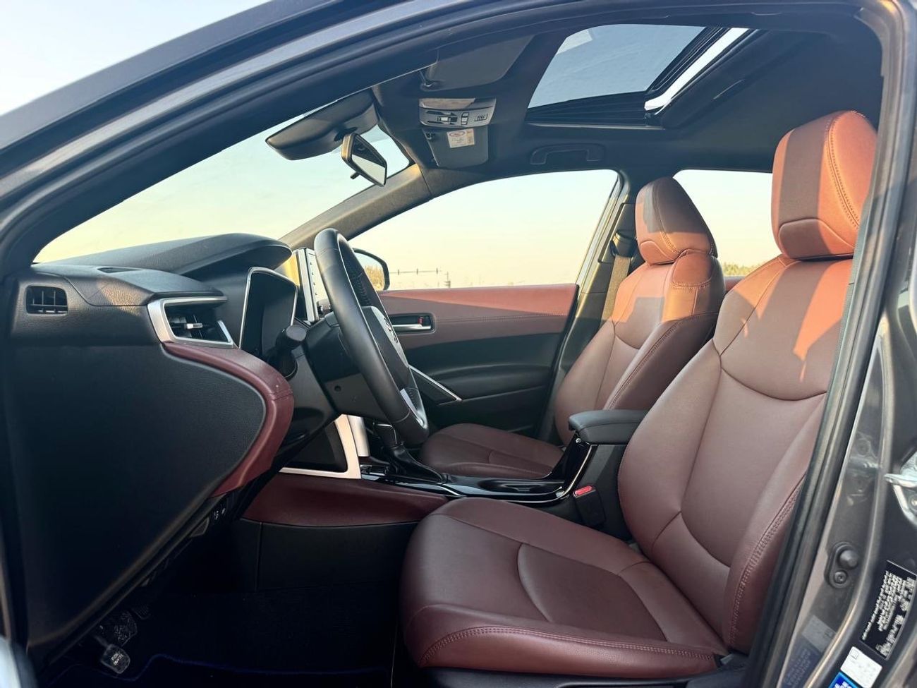 تويوتا كورولا كروس Top OF Range Corolla Cross 1.8L 2023 GCC (Hybrid) FULL OPTION