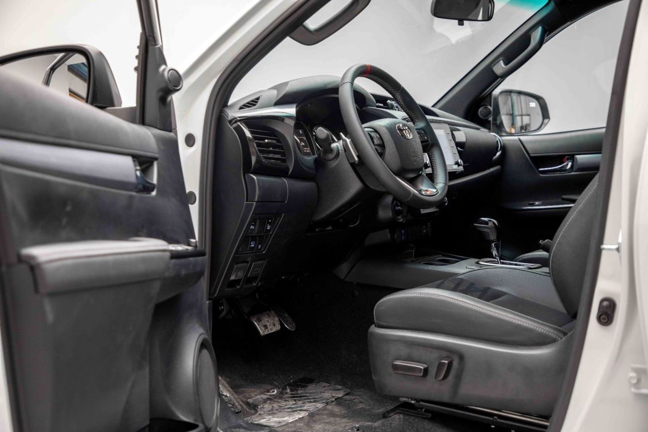 Toyota Hilux 4.0L - White Pearl + Black Me inside GR-S White | Export Only