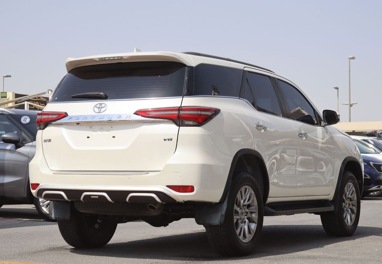 Toyota Fortuner VXR ACCIDENTS FREE - GCC - VXR - FULL OPTION - V6 - 4000 CC - PERFECT CONDITION INSIDE OUT