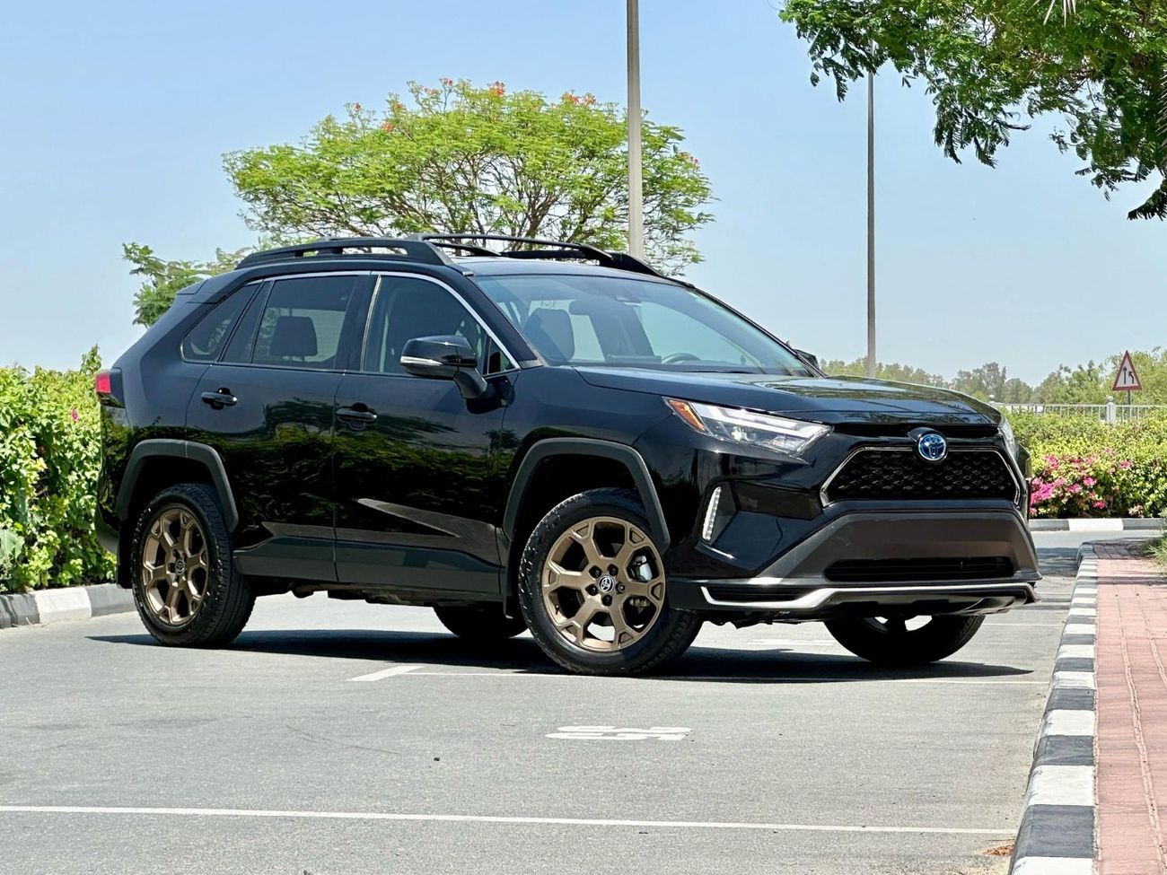 تويوتا راف ٤ Hybrid Woodland Edition (TRD)