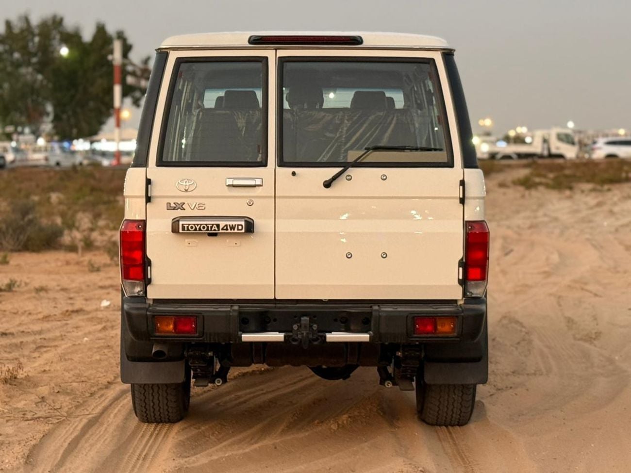 تويوتا لاند كروزر 70 LC76 STD Std 4.0L AWD