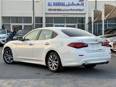 Infiniti Q70