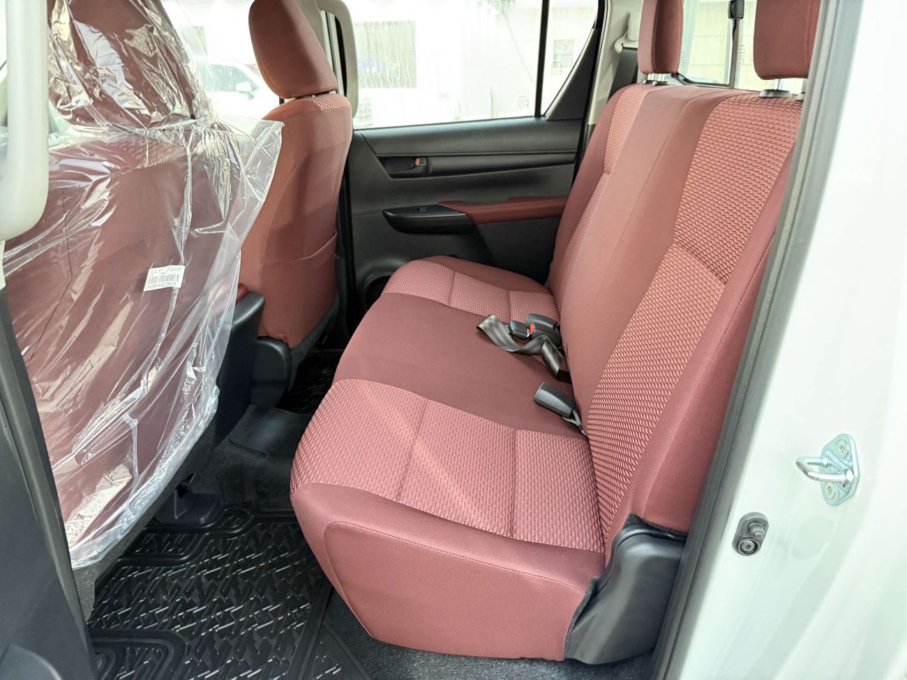 تويوتا هيلوكس 2.4L Diesel Manual Double Cab 4x4 2026YM