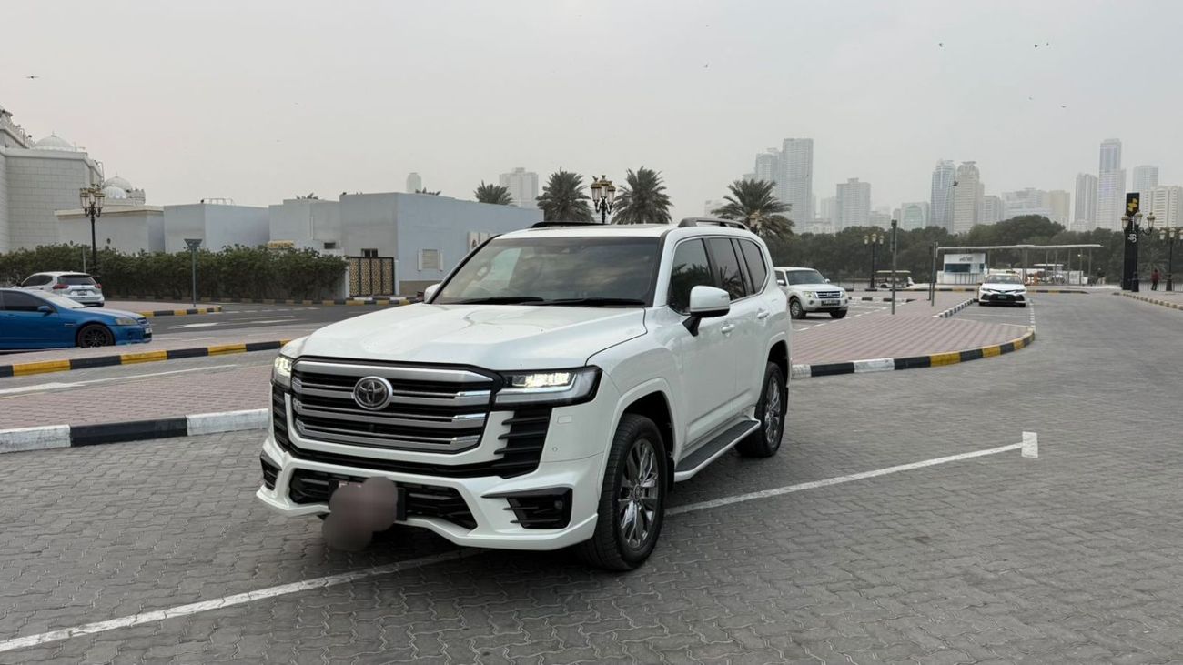 تويوتا لاند كروزر Toyota landcruise 2022MODEL Engine 3.3l Diesel Transmission Automatic Interior Black colour white pu