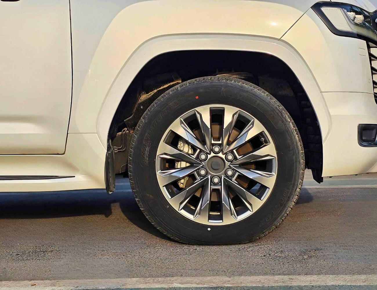 تويوتا لاند كروزر VXR / TWIN TURBO / FULL OPTION / 3.3L V6 DIESEL / HEADUP DISPLAY / JBL SPKRS / SUNROOF (CODE#70000)