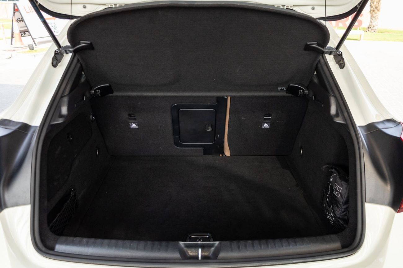 Mercedes-Benz GLA 250 Std 2.0L (211 HP)