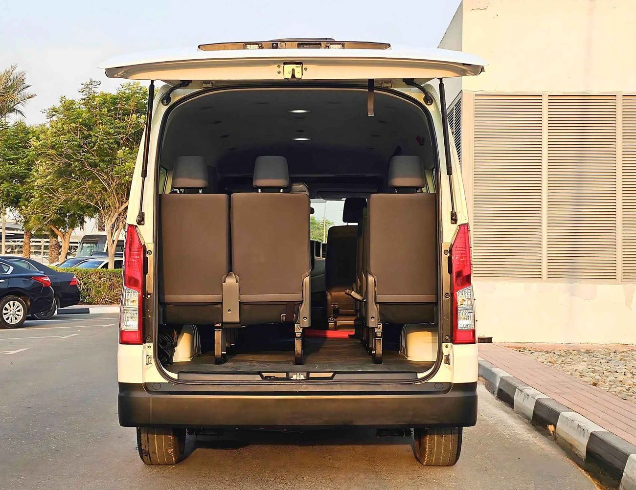 Toyota Hiace HIGHROOF PASSENGER/13 SEATER/3.5L PETROL M/T/ LOT#26935