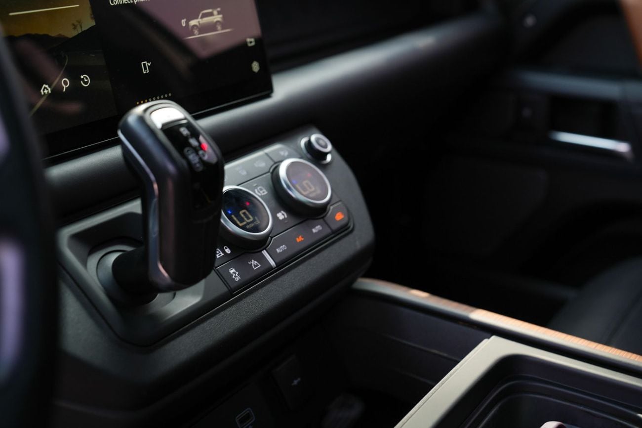 Land Rover Defender P400 110 X 3.0L (5 Seater)