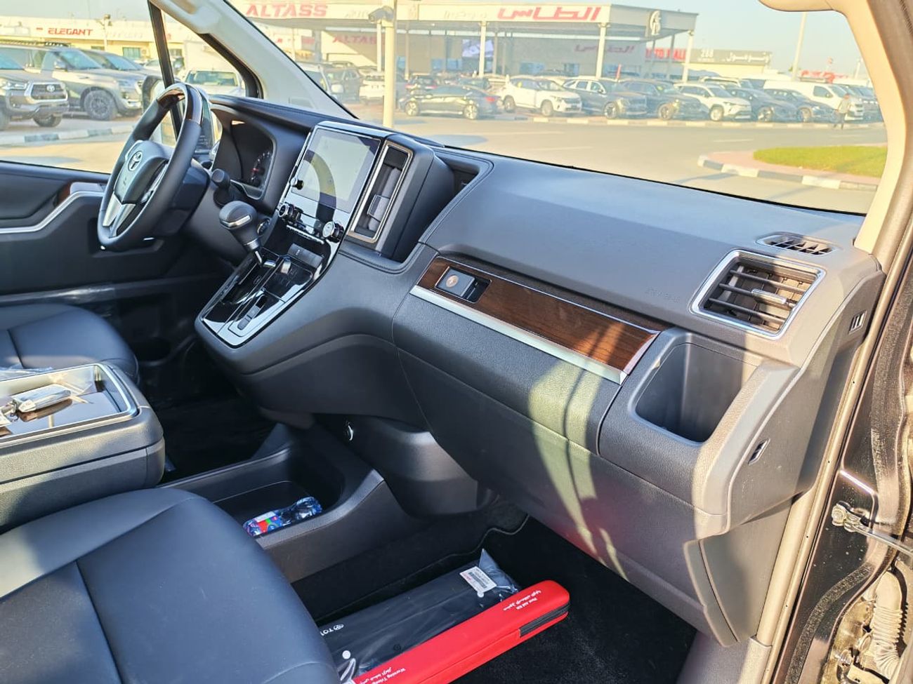 Toyota Granvia 2026 Toyota Granvia Premium (Full-Option with Radar) 6-Seater 3.5L V6 Petrol A/T RWD