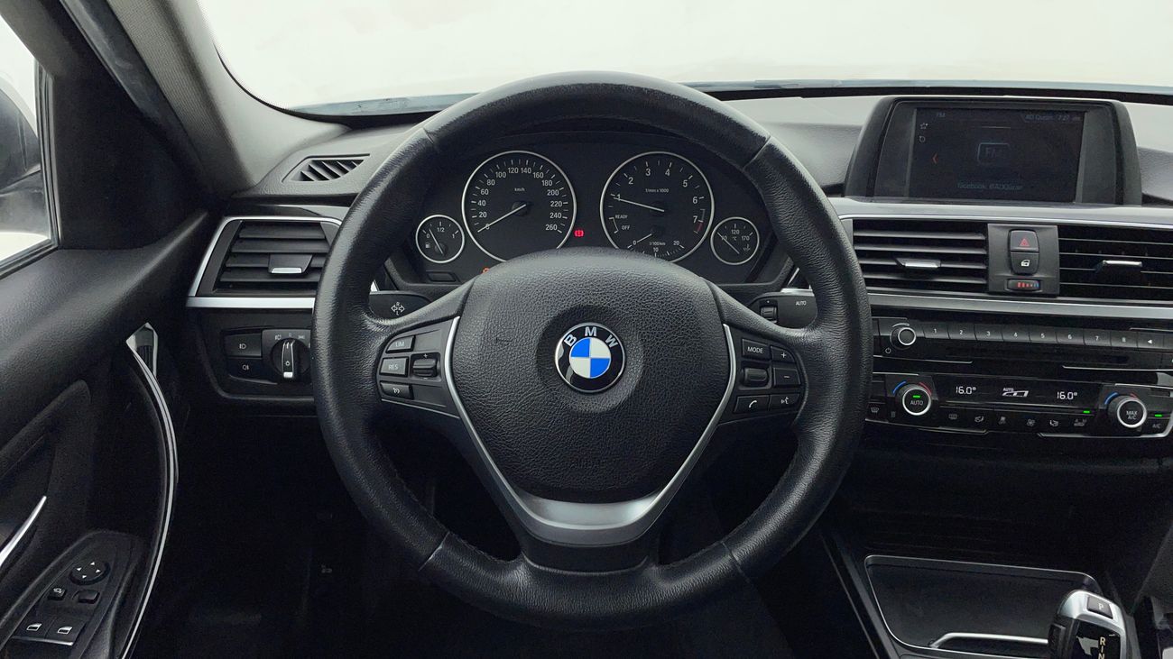 بي أم دبليو 318i EXCLUSIVE 1.5 | بدون دفعة مقدمة | اختبار قيادة مجاني للمنزل