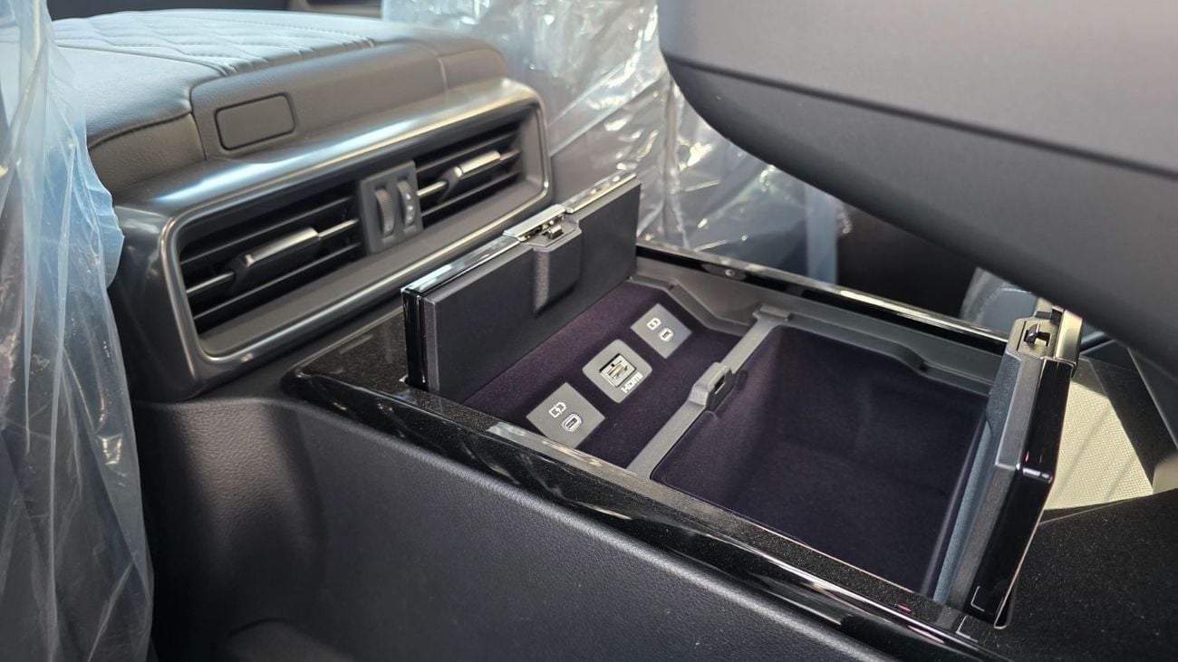 Lexus LX 600 VIP w/Black Pkg 3.5L