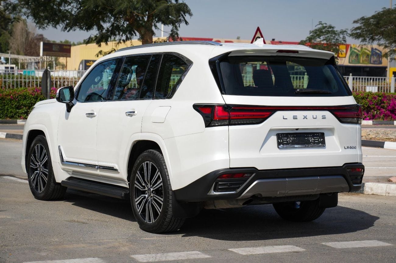 Lexus LX 600 SIGNATURE 2024!! LOW MILEAGE!! WARRANTY AND SERVICE CONTRACT FROM AL FUTTAIM