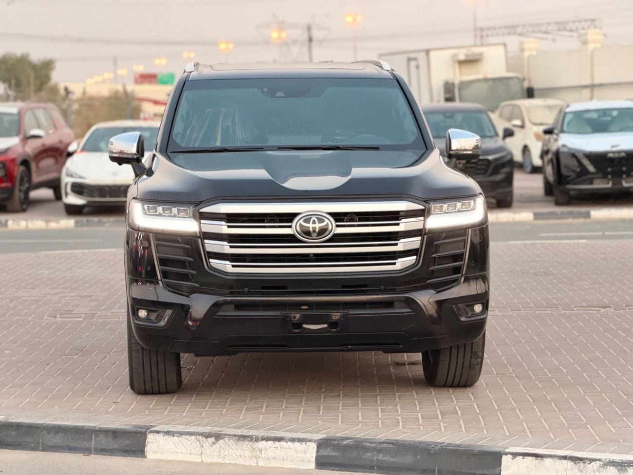 تويوتا لاند كروزر VXR تويوتا لاندكروزر VXR 2023 بمحرك توربو مزدوج سعة 3.5 لتر كاملة المواصفات