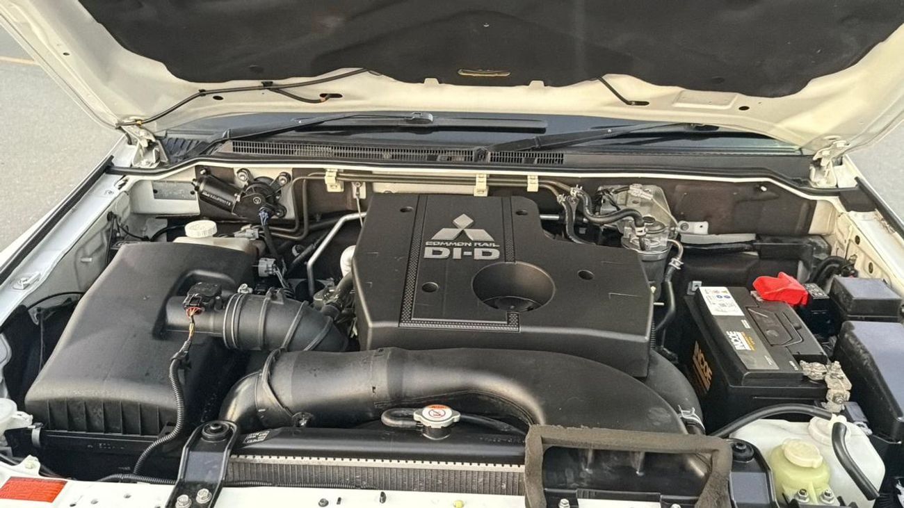 Mitsubishi Pajero 2016 | SIGNATURE BODY KIT | RHD | 3.2L DIESEL ENGINE | AUTOMATIC TRANSMISSION | ELECTRIC SEAT | REAR