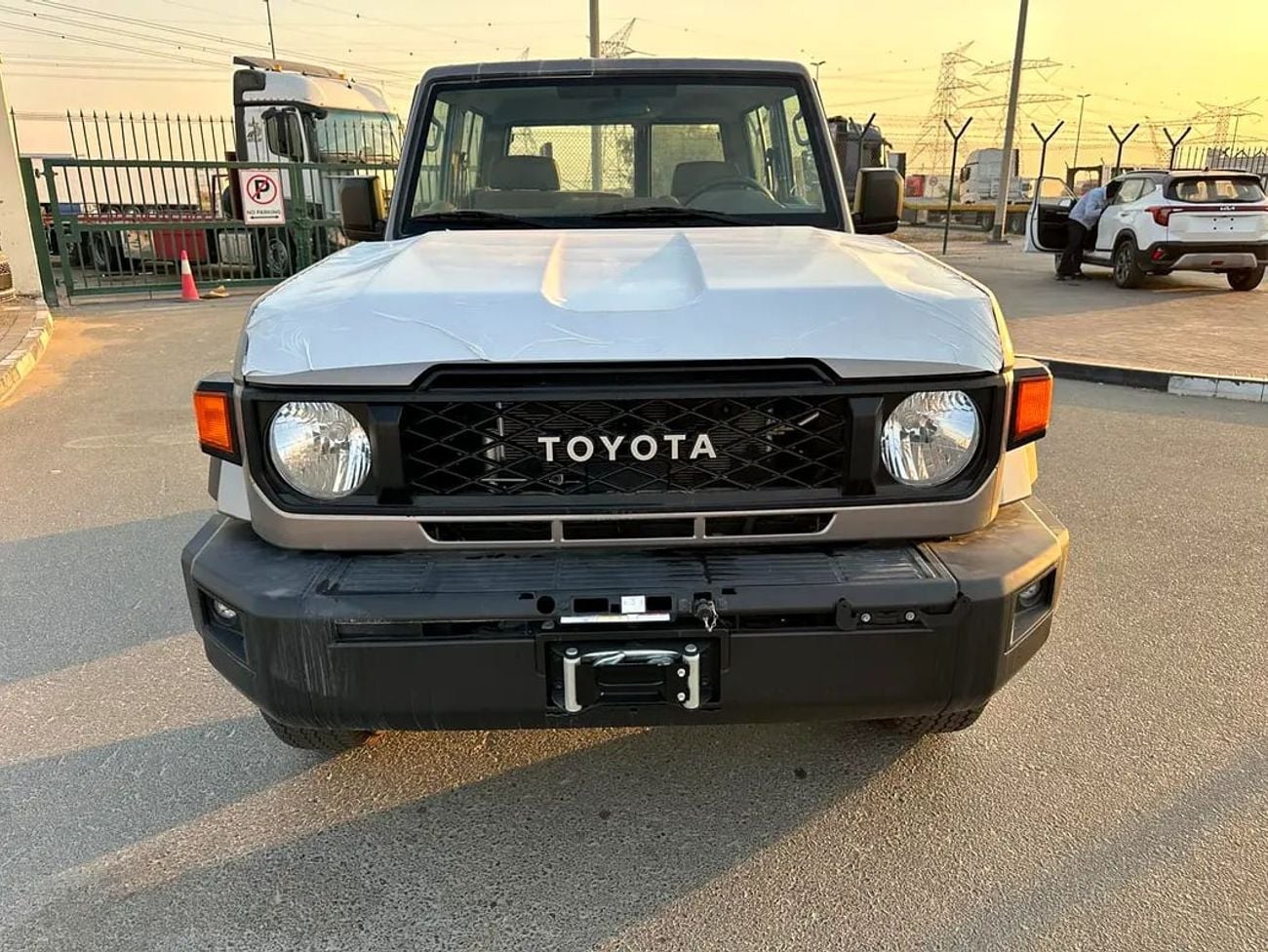 تويوتا لاند كروزر 70 Land Cruiser 71 Base 4.0L - GCC Specs - 3 Door Brand