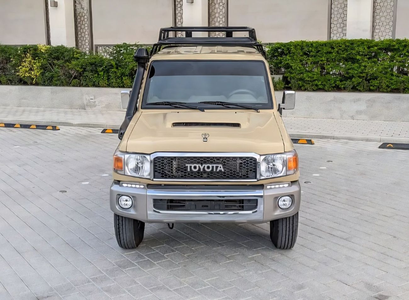 تويوتا لاند كروزر بيك آب LHD Standard Double Cabin 4.5L V8 1VD-FTV Diesel Engine 4WD Manual Gear 5 Seats 4 Doors