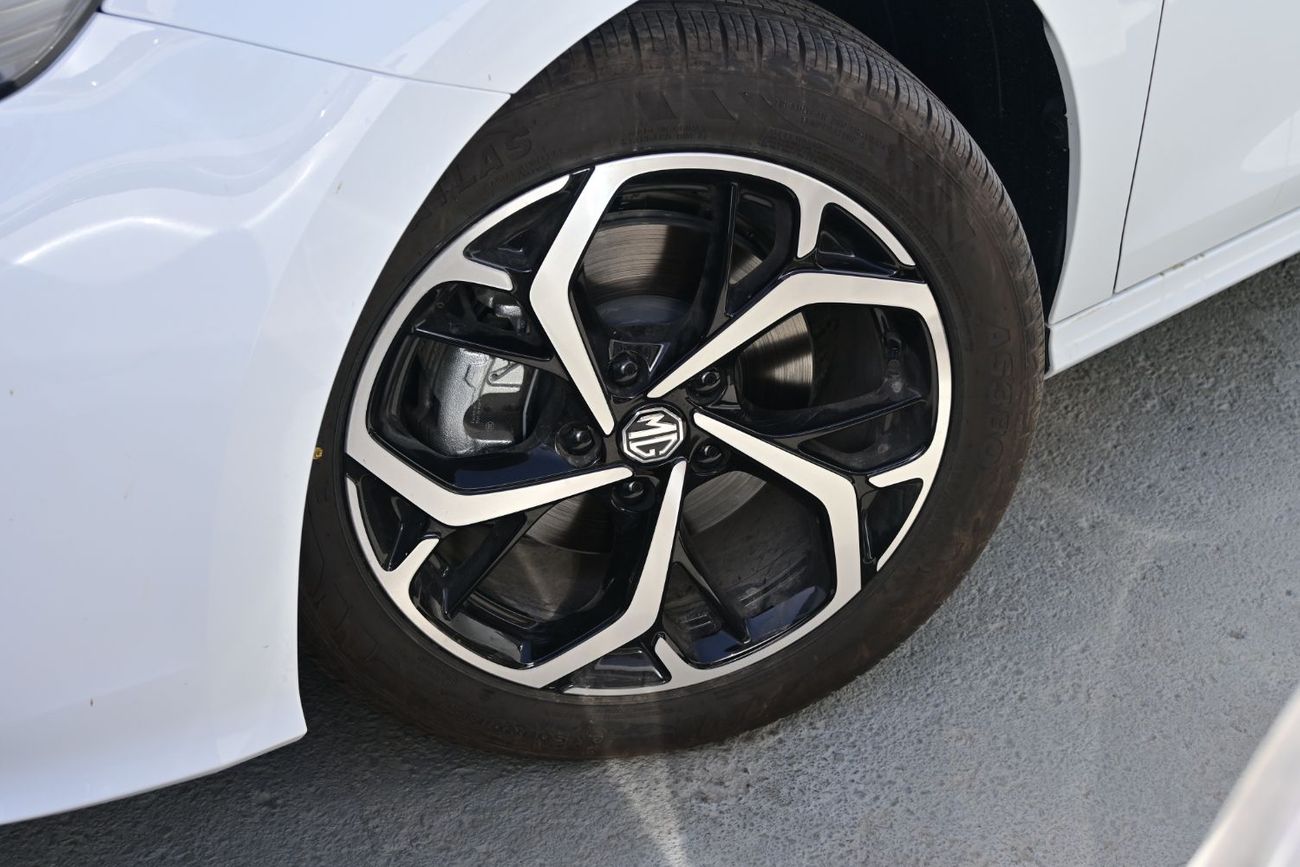 أم جي 5 MG5 1.5L Turbo, Petrol, FWD Model 2025 Color White