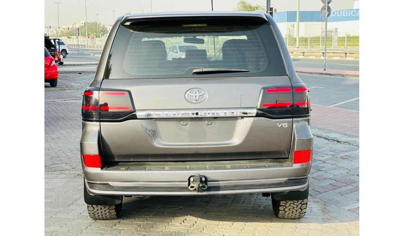 Toyota Land Cruiser GXR1