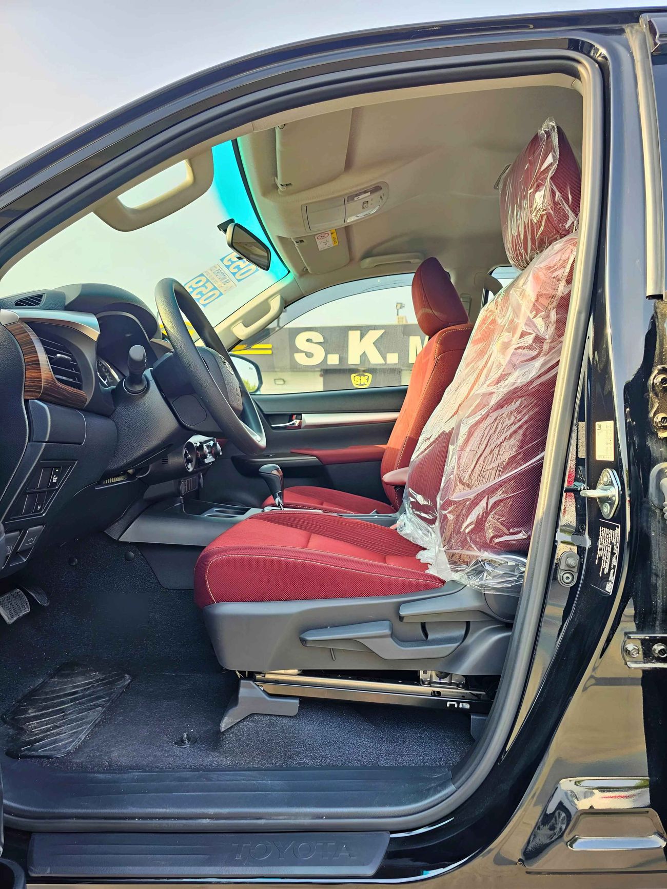 Toyota Hilux SR5 WIDE BODY/ CHROME BUMPERS/ DOUBLE CABIN/ FULL OPTION /PETROL AT 2.7L V4 4WD/CODE#HPAAWY