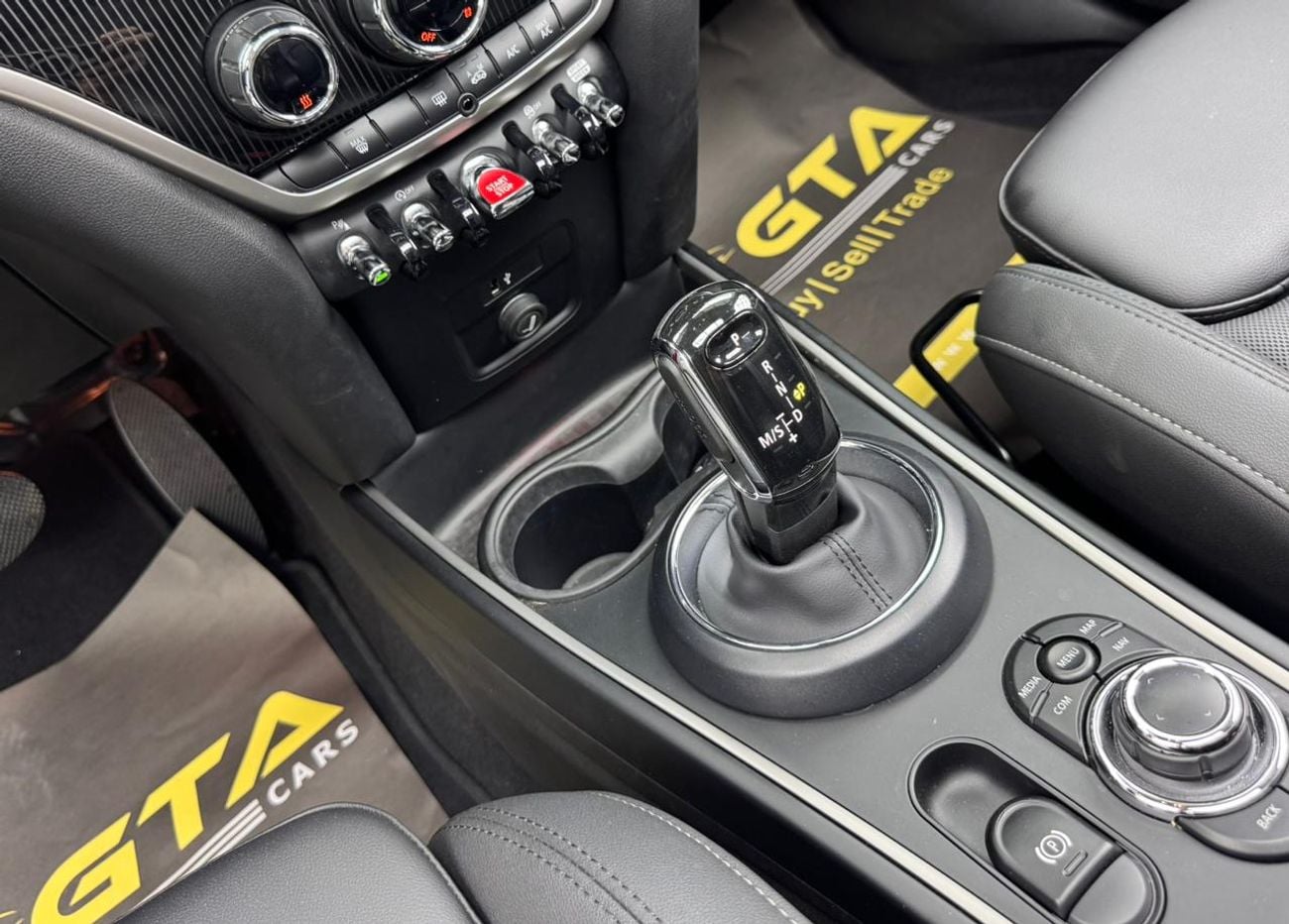 Mini Countryman 2023 MINI Cooper Countryman, 2026 MINI Warranty + Service Pack, Full MINI Service History, GCC