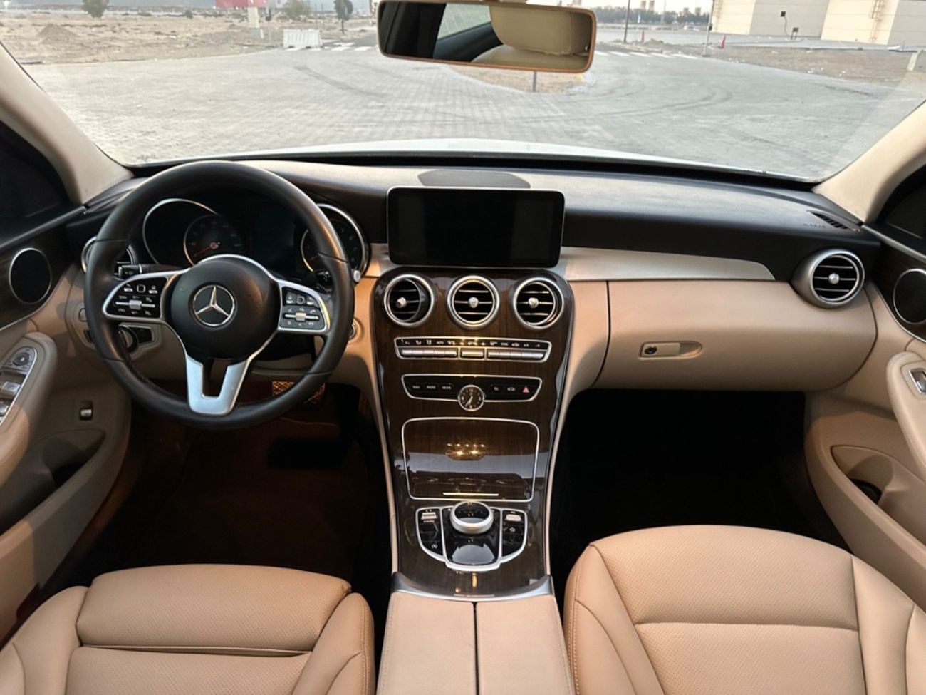 مرسيدس بنز C 300 AMG Pack 2.0L