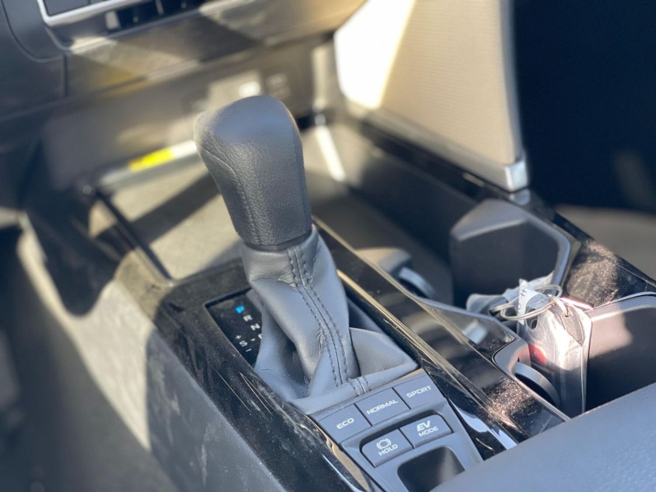 Toyota Camry 2025 TOYOTA CAMRY LE HYBRID E- PLUS