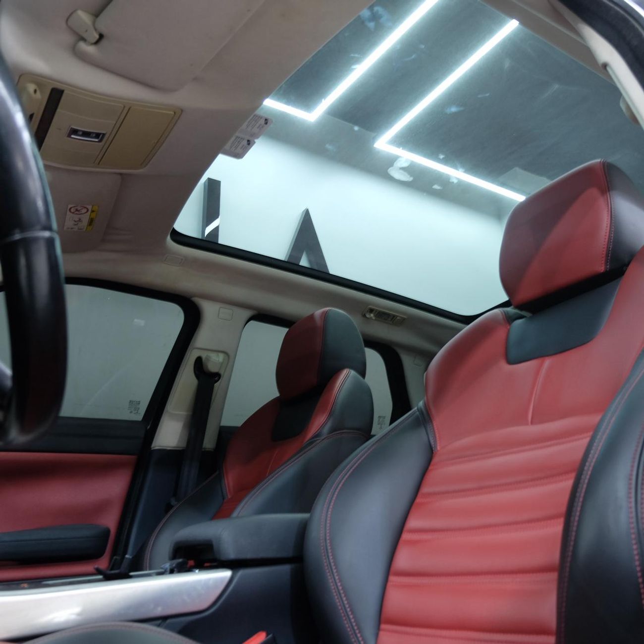 لاند روفر رانج روفر إيفوك ديناميك بلس