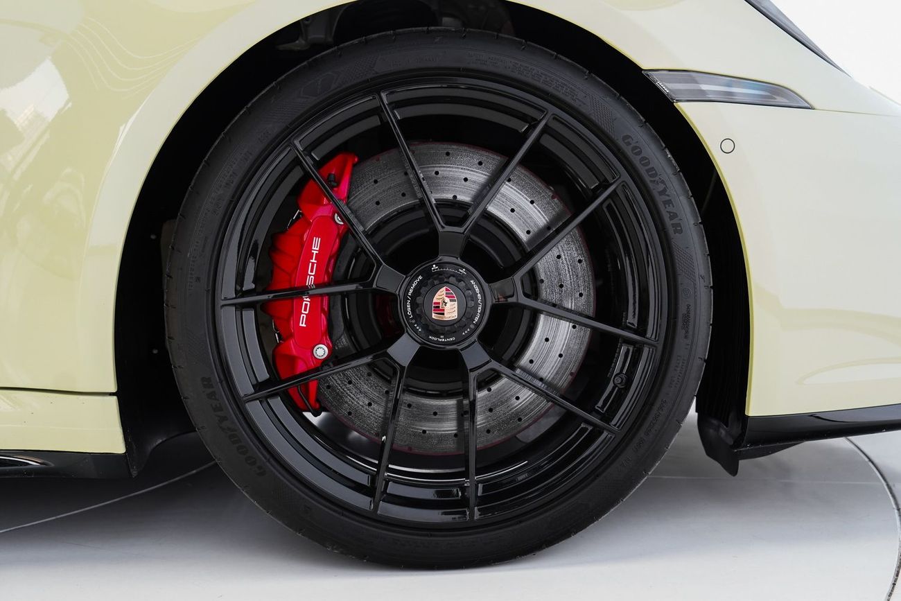 بورش 911 Carrera GTS 3.0L (450 HP) Convertible