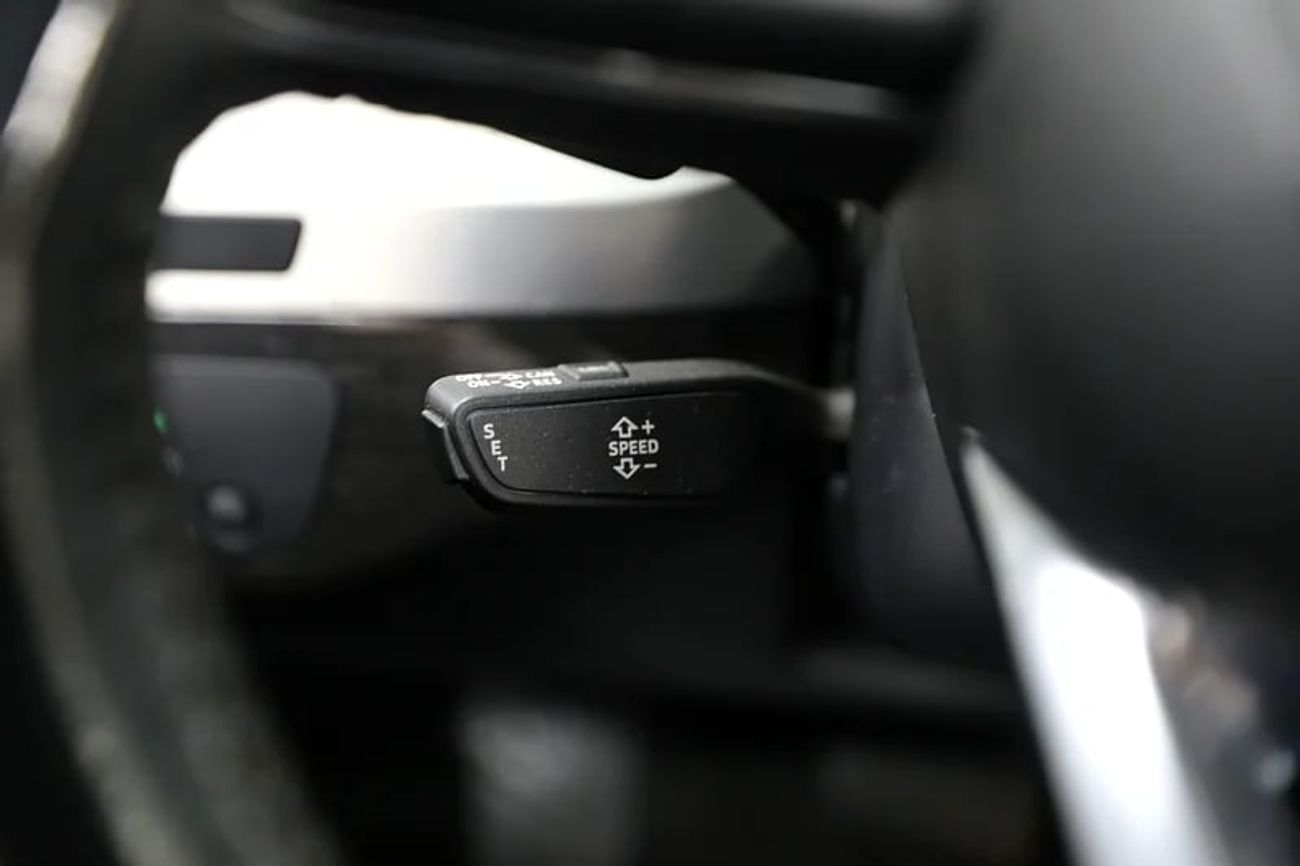 Audi Q7 GCC | | 7 Seater | 2,400 Monthly | Free Insurance + Registration | Ref#D031389