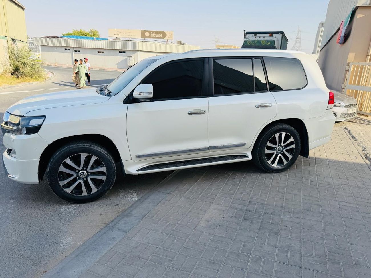 تويوتا لاند كروزر Toyota landcruise 2019Model GXR 4.0L V6 petrol Engine Colour White Transmission Automatic Interior.B