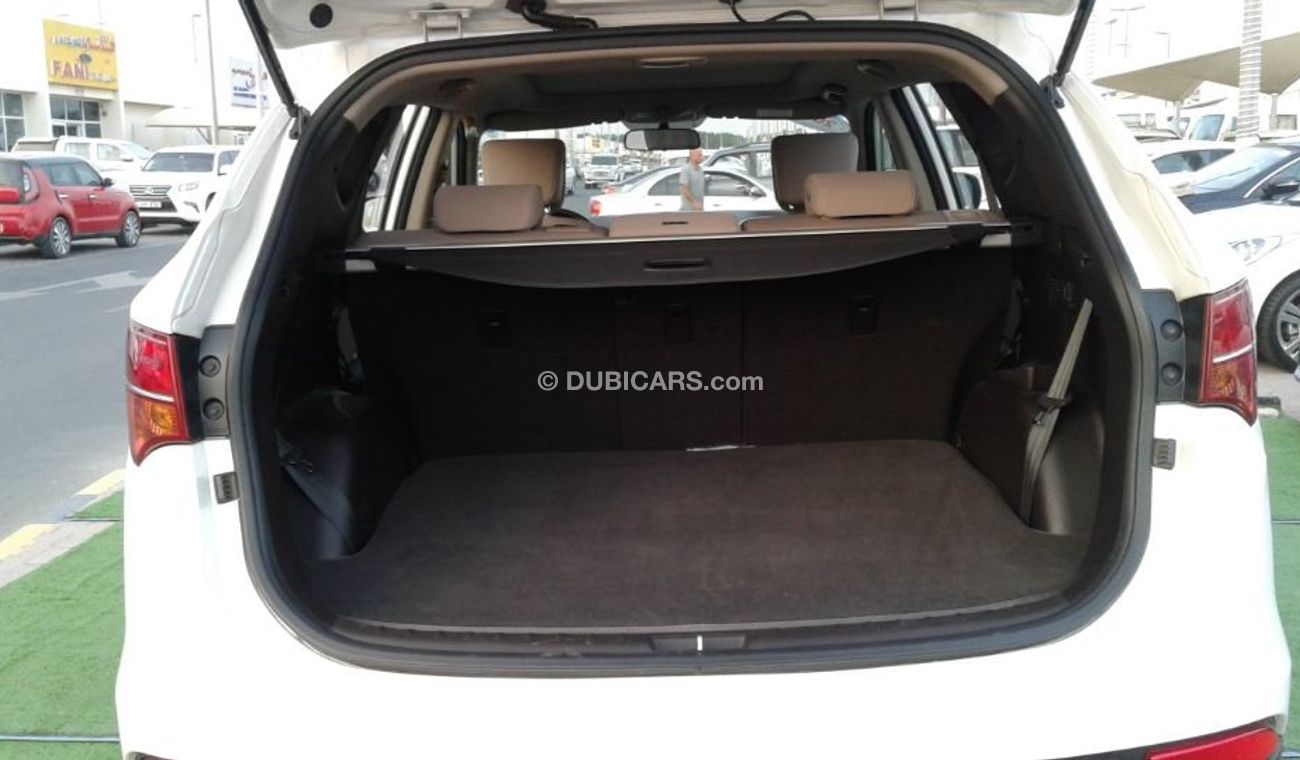 Hyundai Santa Fe HYNDI SANTAFE 2014 WHITE NO PIANT NO ACCIDENT KHALIGE Full option